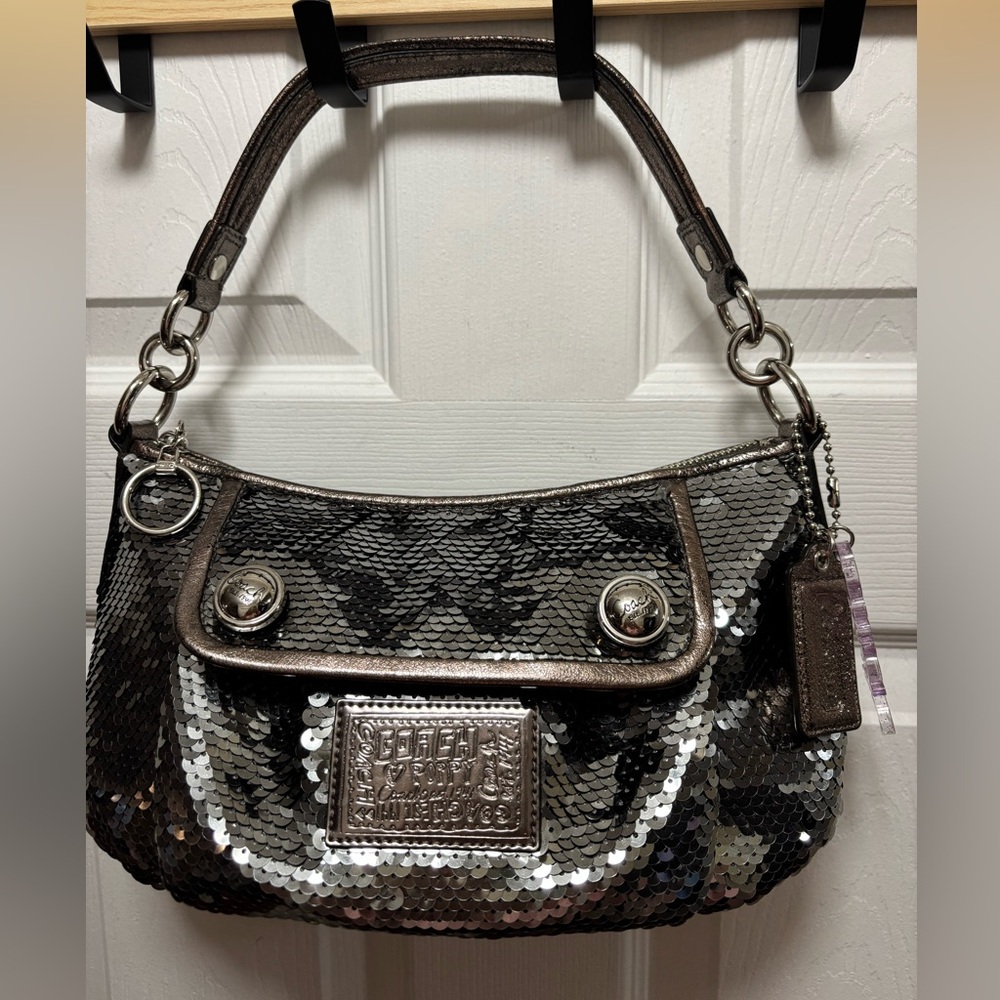 Coach H1069-15381 LIMITED EDITION Poppy Silver Sequins Groovy Bag & Dust Bag EUC